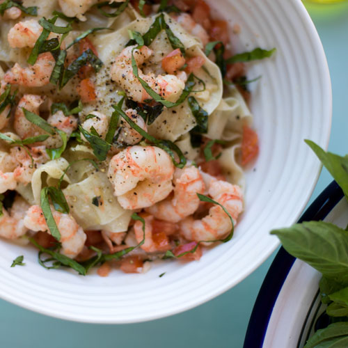 Prawns with basil and tomato